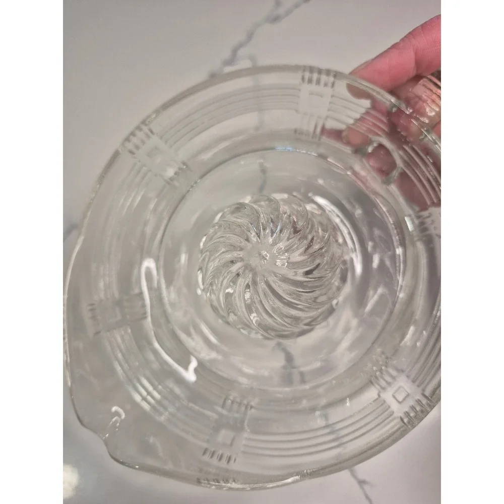 Vintage Clear Glass Citrus Juicer‎ Manual Hand Reamer with Handle and Spout